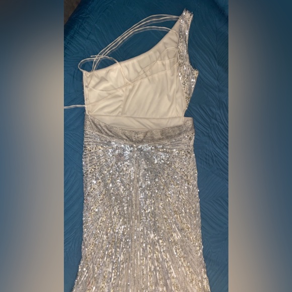 MAC DUGGAL One Shoulder, Corset Lace Back Gown With Leg Slit and Beaded Belt. 16 - Picture 5 of 10